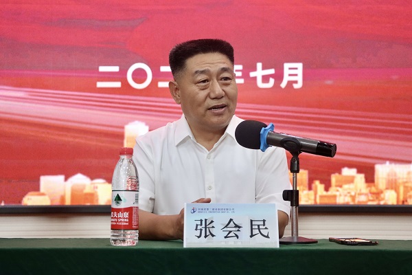 开云（中国）党委书记张会民对新员工提出希冀.jpg